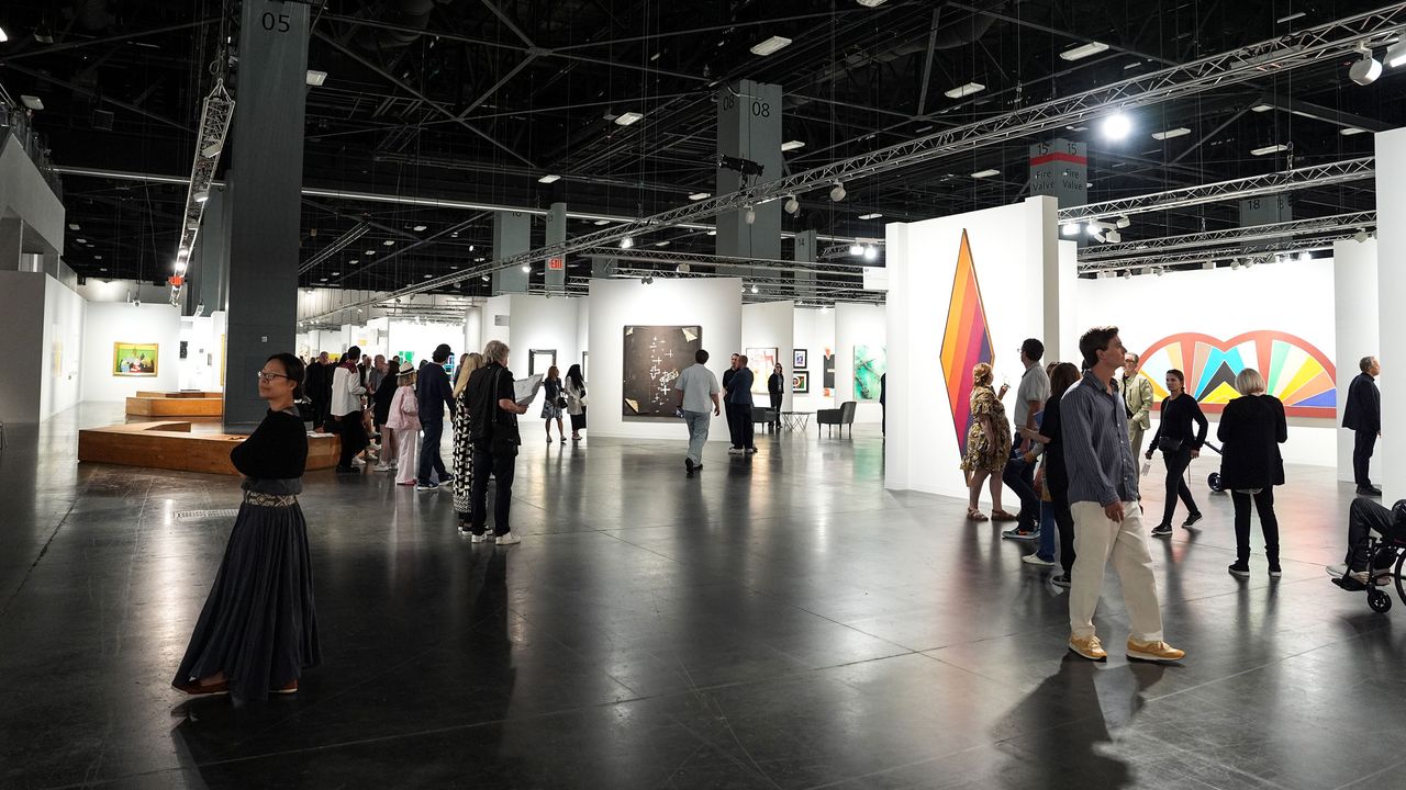 Art Basel Miami Beach Is Back—With Billionaires, Yachts, Smoothies, and an Artist Cutting Up a Private Jet