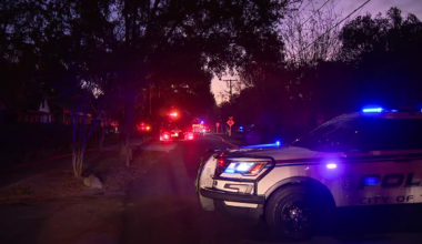 Tampa firefighters battle early Sunday morning house fire