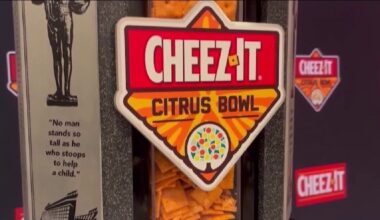 Michigan, Texas arrive in Orlando ahead of Cheez-It Citrus Bowl