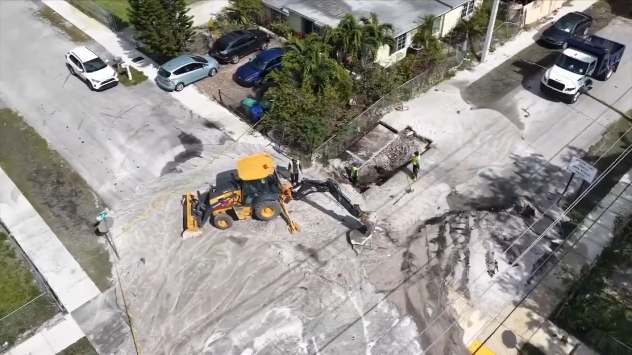 Car collision with fire hydrant creates sinkhole in Broward neighborhood - WSVN 7News | Miami News, Weather, Sports