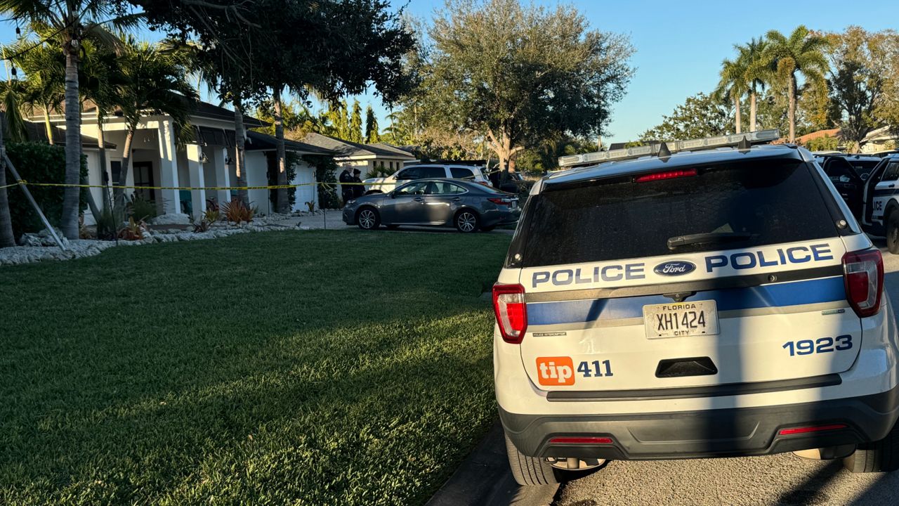 St. Pete police responded to Tanglewood Drive NE. (Spectrum Bay News 9/Melissa Eichman)