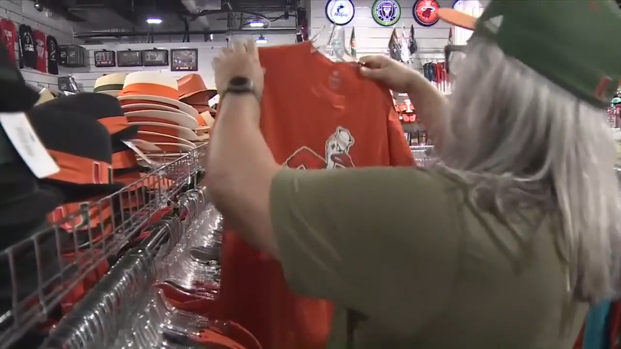 Miami Hurricanes merchandise sells fast in South Florida as championship playoff game approaches - WSVN 7News | Miami News, Weather, Sports