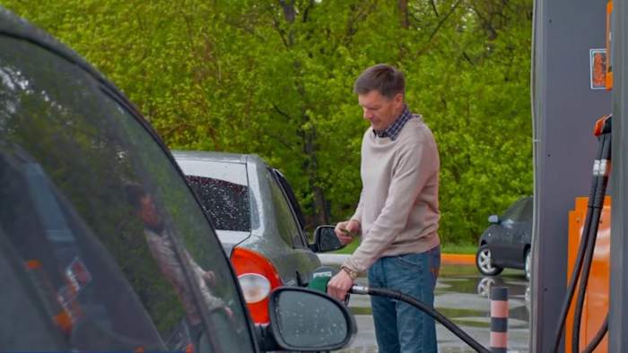 Florida gas prices drop slightly after sharp increase