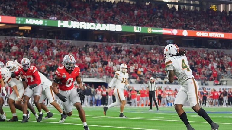 Miami running back Mark Fletcher Jr. (4) catches a pass...