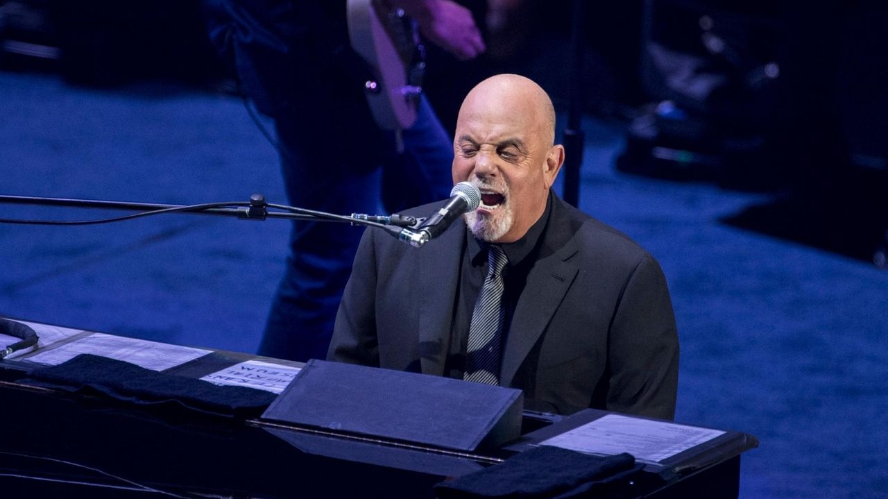 Billy Joel surprises fans with live performance in Florida