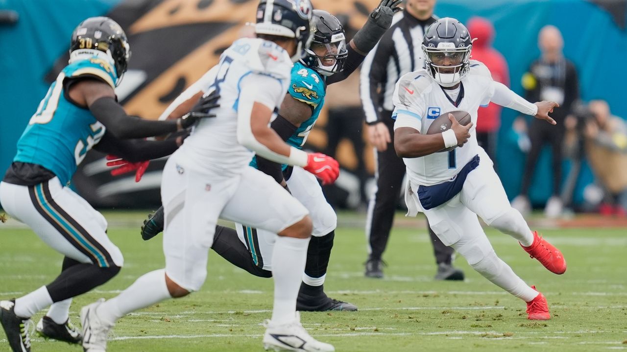 Titans QB Cam Ward leaves season finale at Jaguars with right shoulder injury