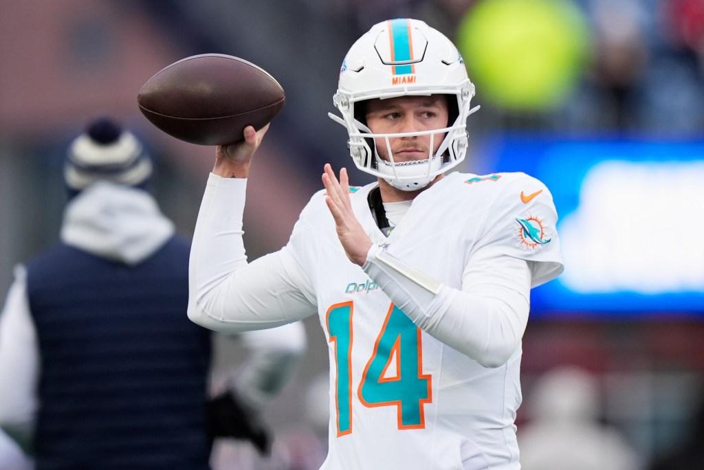 New England Patriots 38, Miami Dolphins 10 – Orlando Sentinel