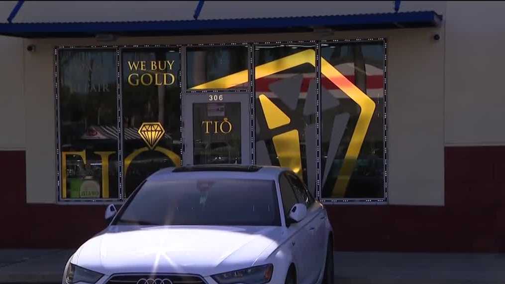 Cape Coral police conduct active investigation near jewelry store off NE Pine Island Rd