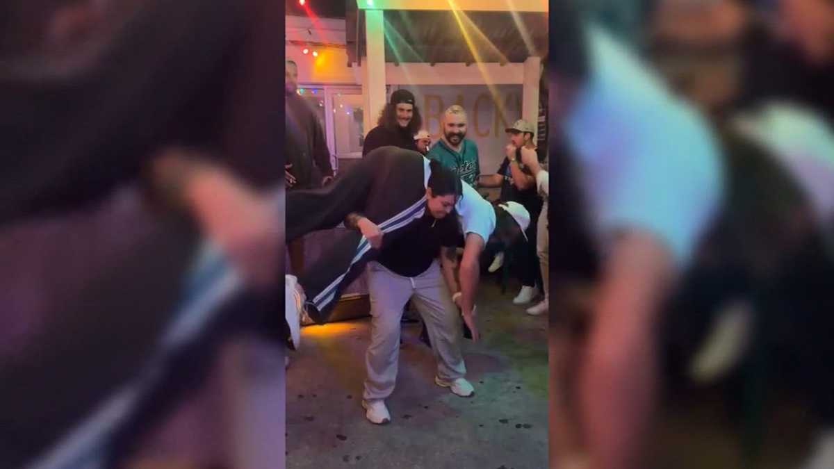 Woman squats QB Trevor Lawrence five times in viral video