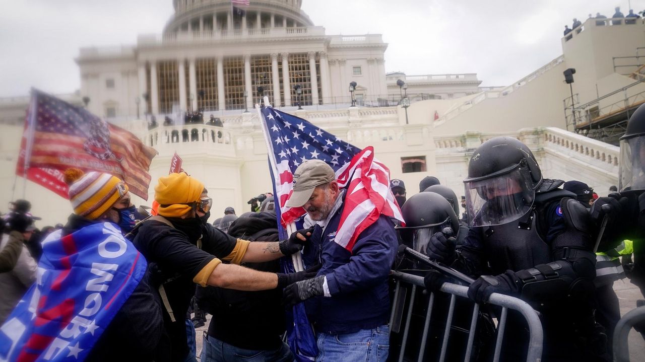 Rioter convicted for carrying Pelosi's podium seeks Florida county office