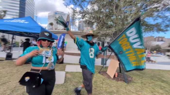 Excited fans gather in Riverfront Plaza for ‘Playoffs in the Park’ event with fun for all ages