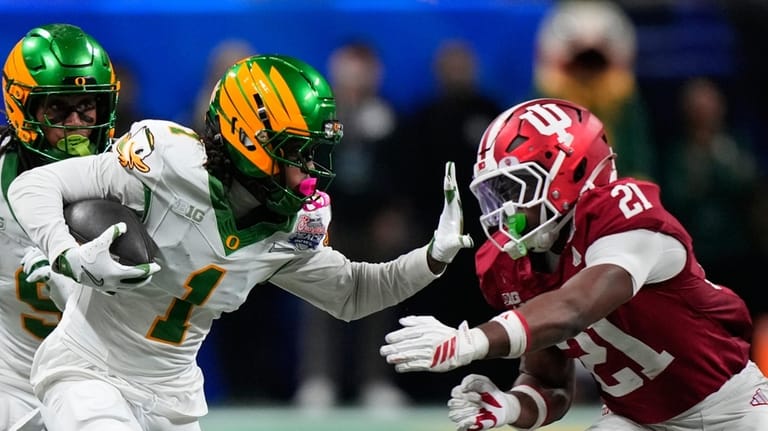Oregon wide receiver Dakorien Moore (1) carries against Indiana linebacker...