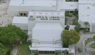 Bomb threat reported at Broward high school