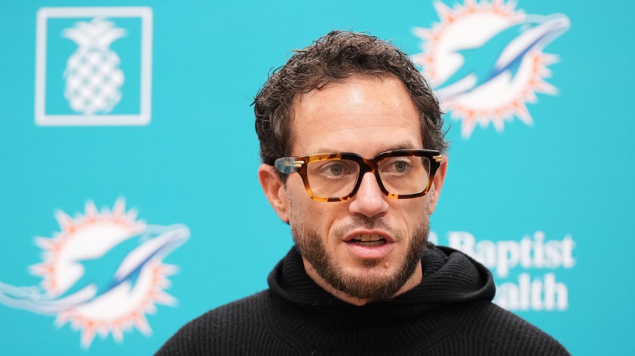 Titans continue coaching search by interviewing former Miami coach Mike McDaniel, AP source says