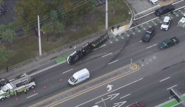 Trailer carrying vehicles rolls over in Davie, causing traffic backups