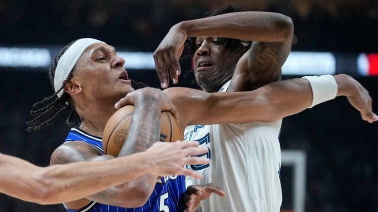 Orlando Magic forward Paolo Banchero (5) and Memphis Grizzlies forward...