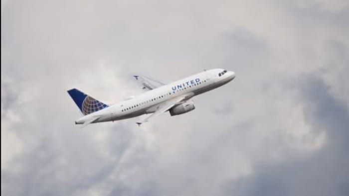 United works to get plane off Orlando runway after flight experiences ‘issue’ upon landing, airline says