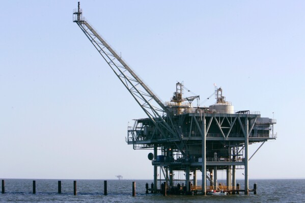 A natural gas platform is shown, April 13, 2006, off the coast of Fort Morgan, Ala. (AP Photo/Rob Carr, File)