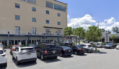 Paid parking at Lineage, Lazy Moon lot in Mills 50 at a standstill