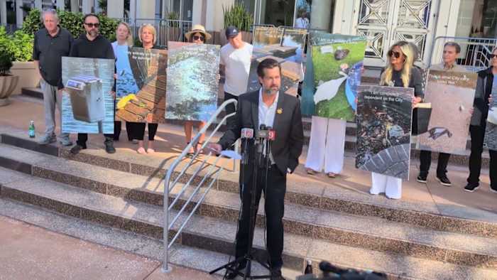 Orlando says no new bird flu cases among Lake Eola swans, but volunteers still want changes