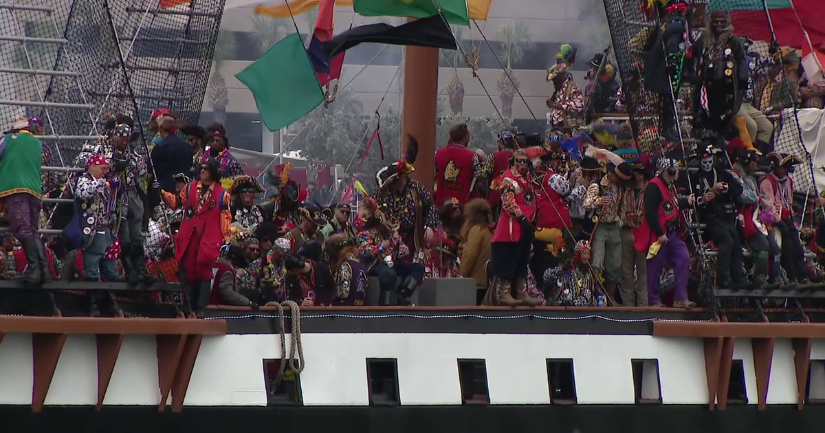 Gasparilla pirates invade Tampa, keep 121-year tradition alive