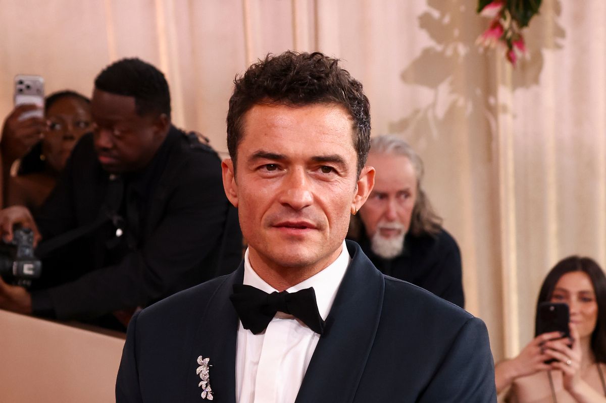 Orlando Bloom presented an award at the Golden Globes
