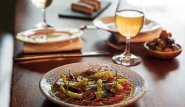 This Tiny Wine Bar Has No Wine List, and That’s the Point