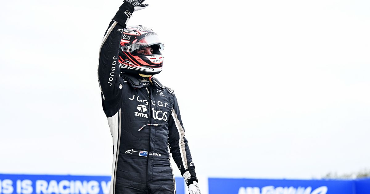 Stunning Evans switchback move secures Miami E-Prix victory