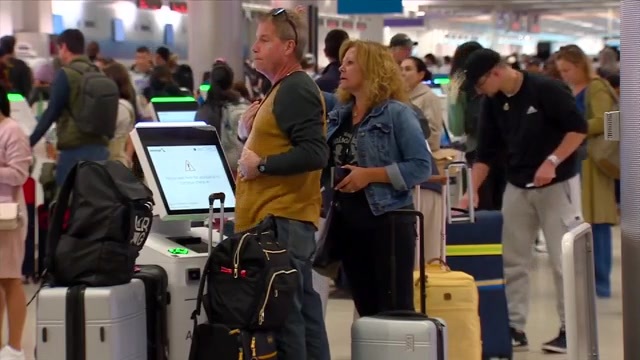 MIA, FLL travelers face storm-related delays, cancellations as airlines bring jets to South Florida due to warm weather - WSVN 7News | Miami News, Weather, Sports