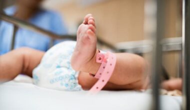 Mom sues Florida fertility clinic after giving birth to the wrong baby
