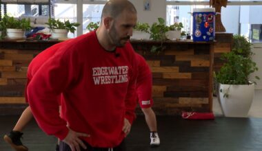 Orlando school resource officer coaches Edgewater wrestling