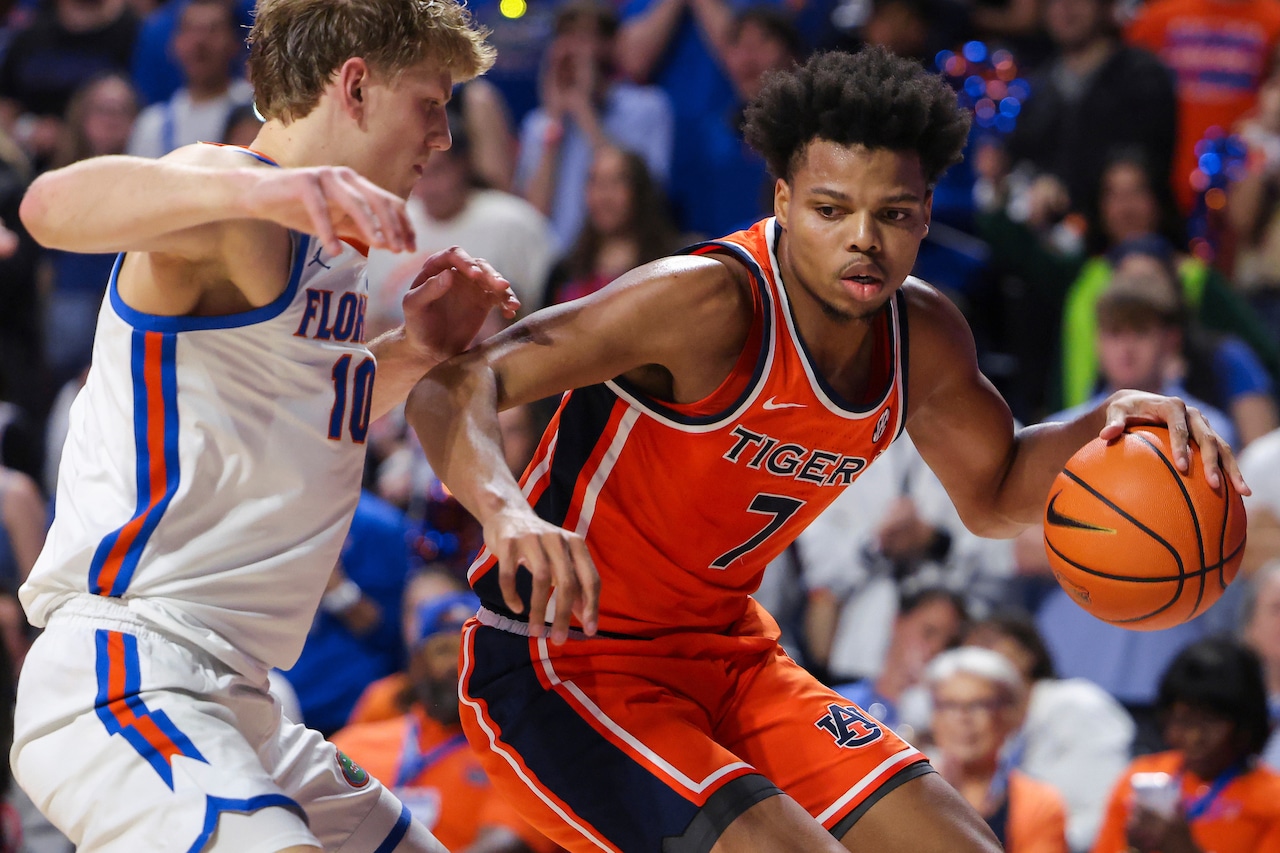 Auburn basketball upsets No. 16 Florida on the road