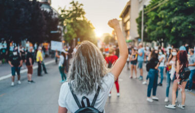 Protests In Tampa After Minneapolis Woman Is Fatally Shot By ICE | NewsRadio WFLA