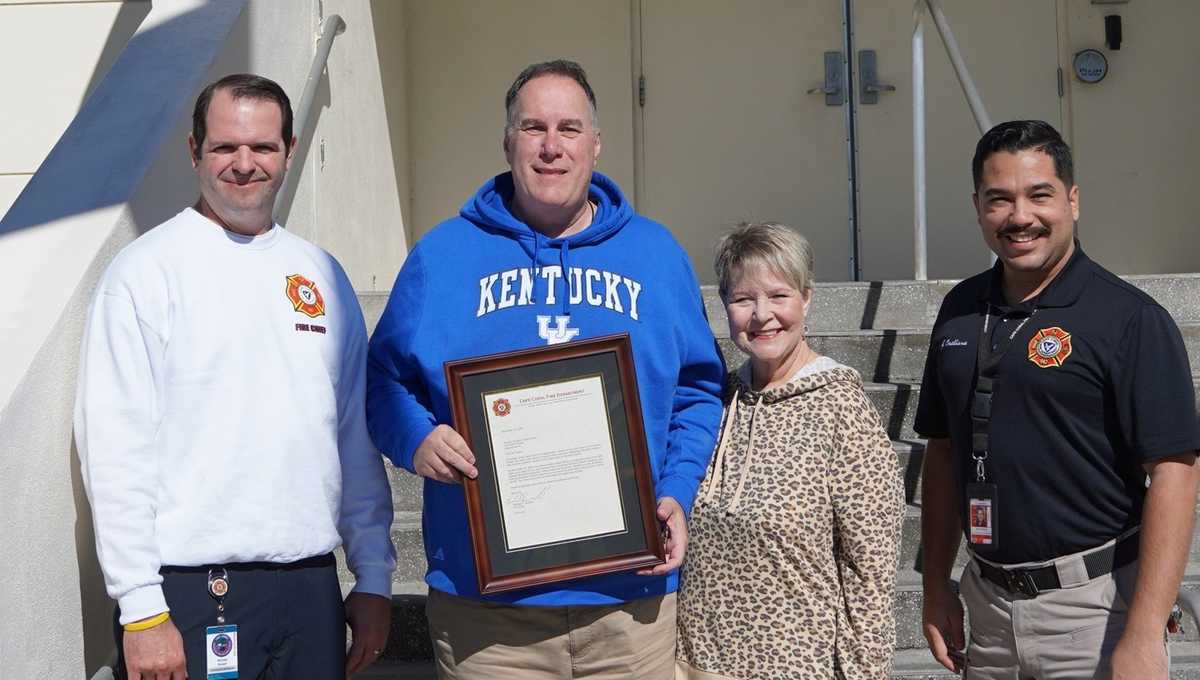 Florida man honored for saving child from drowning