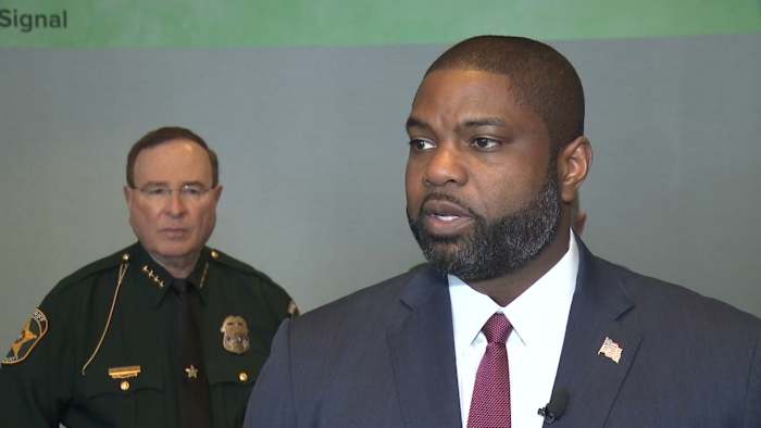 Byron Donalds speaks in Ponte Vedra on Florida immigration enforcement, property taxes, vaccine mandates