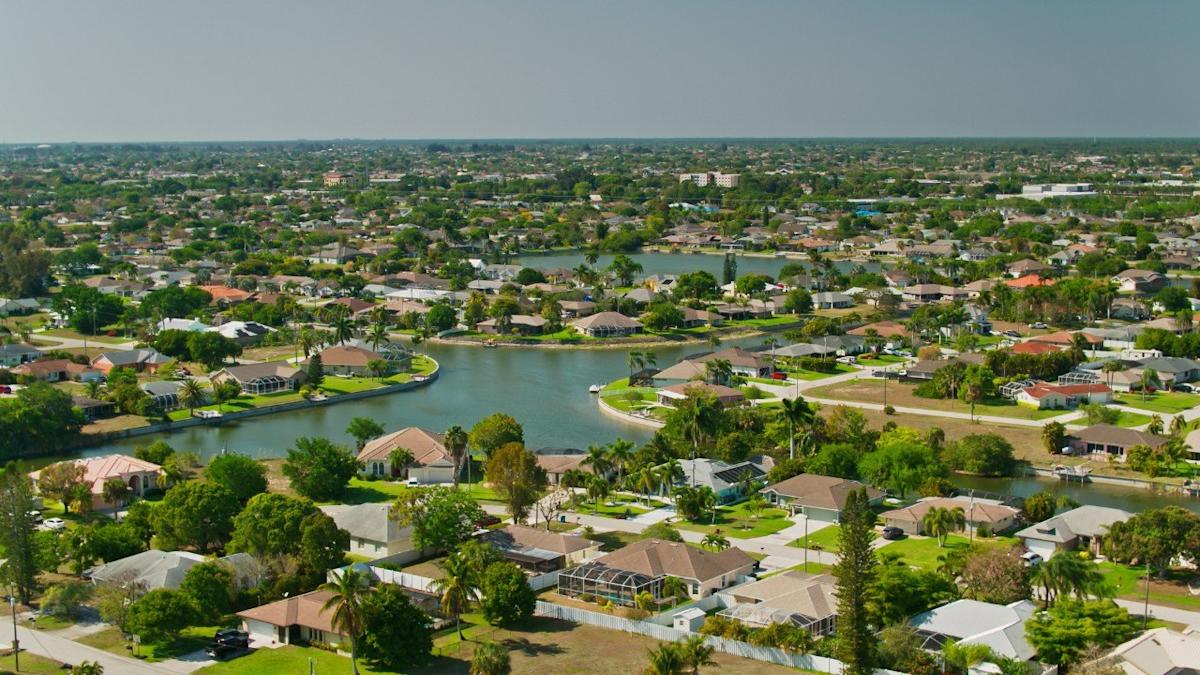 Canadian Snowbirds Still Want Out of Florida—but They’re Struggling To Sell Their Homes