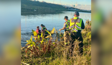 Fort Myers rescue saves two after car plunges into pond | Lee County