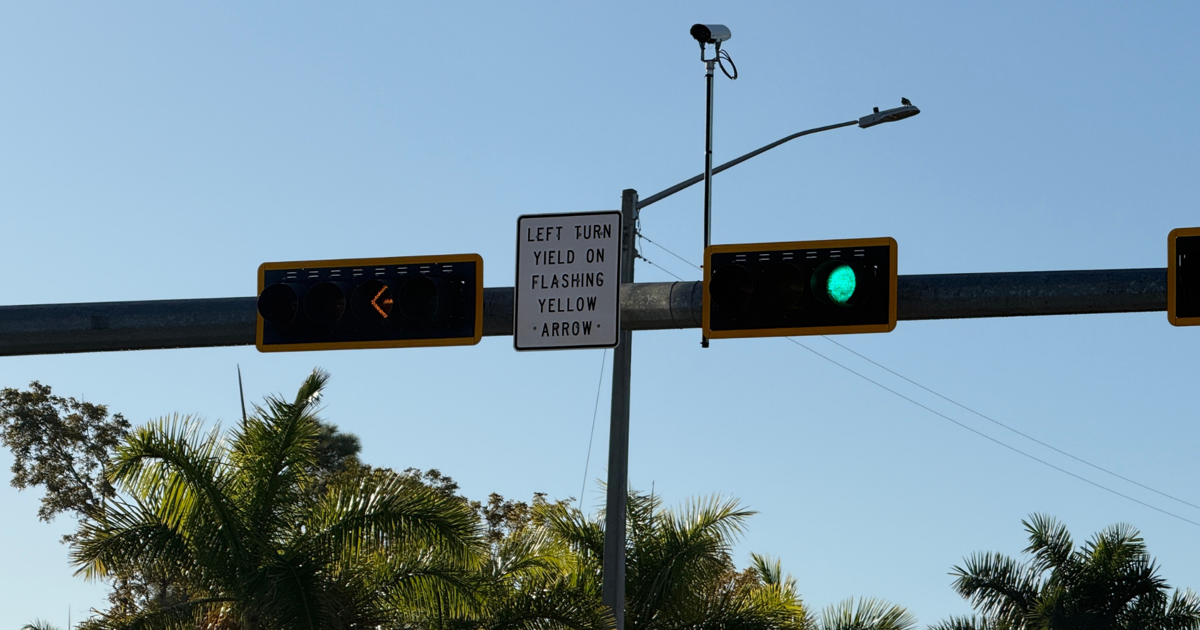 Fort Myers drivers question safety of new yellow arrows on U.S. 41 | WINK Listens
