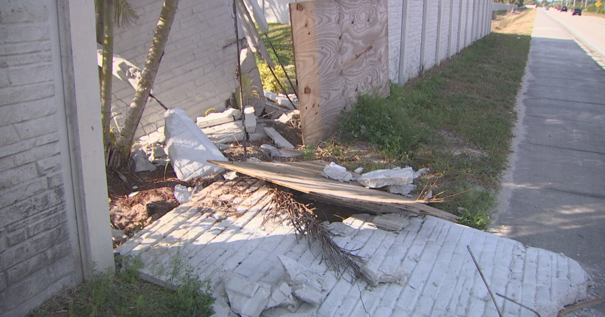 Crashes keep hitting Del Prado wall, HOA left covering the cost | Lee County