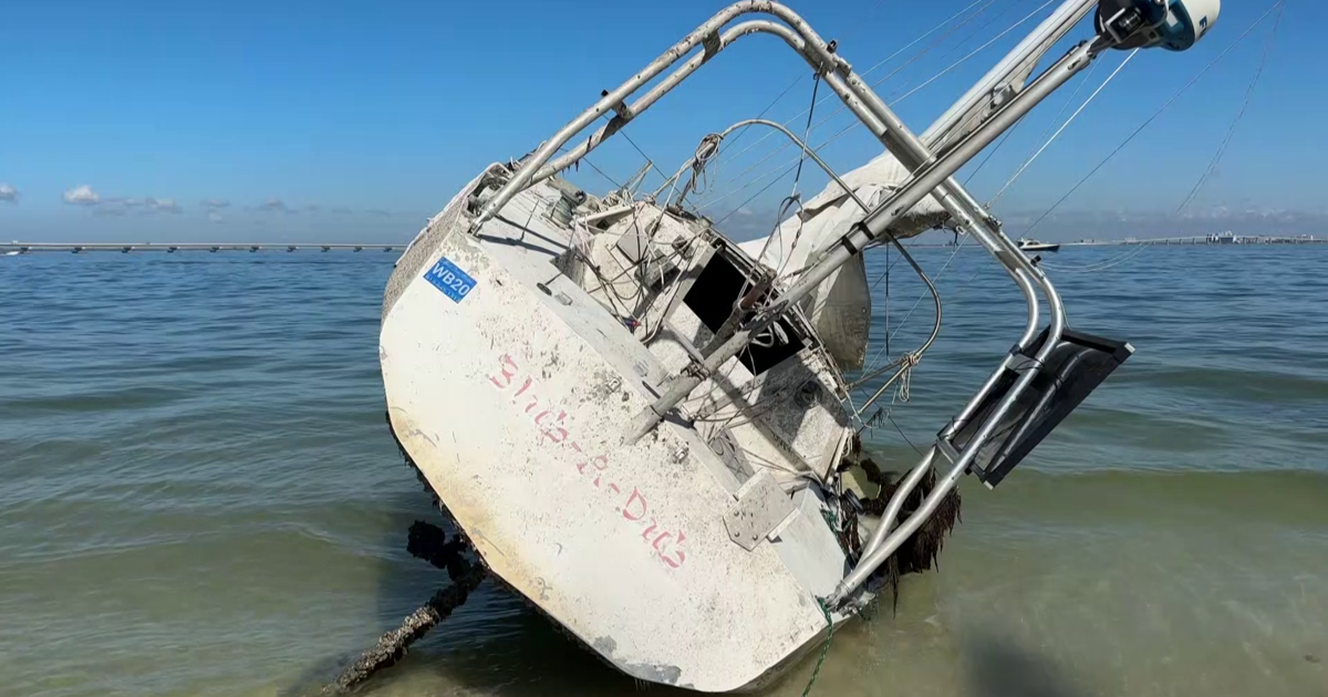 Abandoned sailboat on Sanibel beach sparks neighbor concerns | Lee County