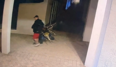 Community rallies around Fort Myers Beach ice cream shop after theft | Lee County