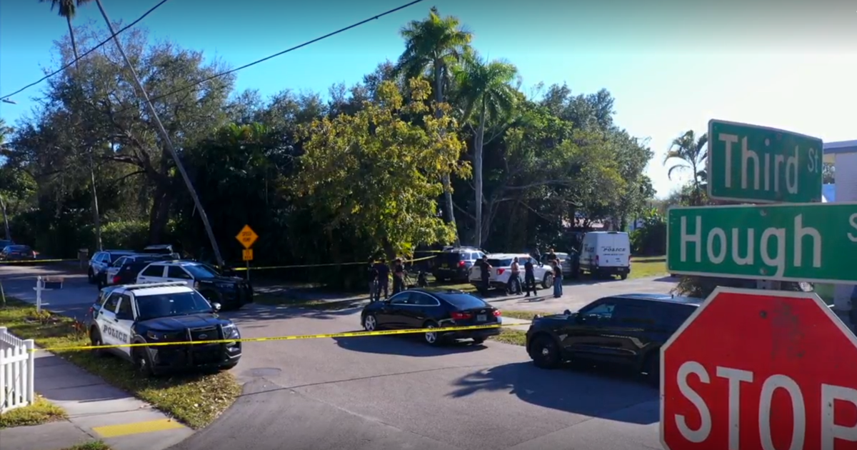 Police conduct death investigation on Hough St. in Fort Myers | Lee County