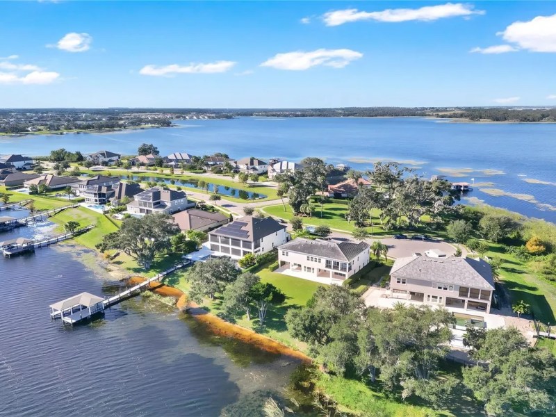 A home on Winter Garden’s peninsula cul-de-sac is now for sale