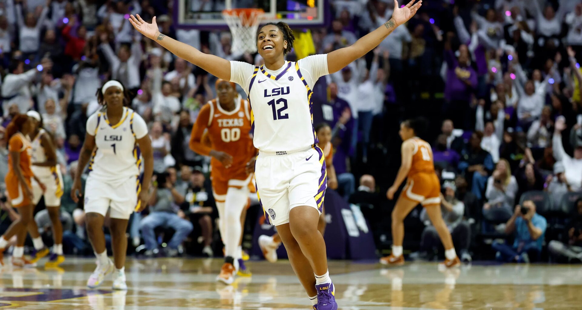 LSU Women's Basketball defeats Florida at home