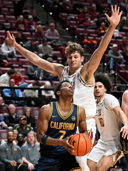 Jan 28, 2026; Tallahassee, Florida, USA; California Golden Bears Dai Dai Ames (7) looks to shoot as Florida State Seminoles forward Alex Steen (25) defends during the second half at Donald L. Tucker Center. Mandatory Credit: Melina Myers-Imagn Images
