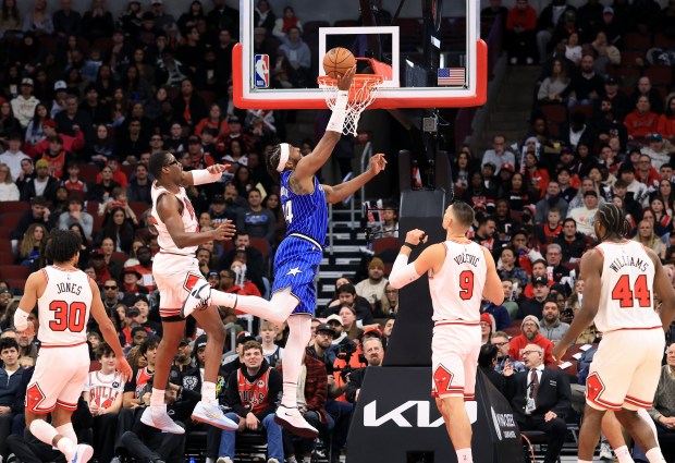Magic center Wendell Carter Jr. moves through the Bulls defense for a basket in the second quarter at the United Center on Jan. 2, 2026, in Chicago. (John J. Kim/Chicago Tribune)