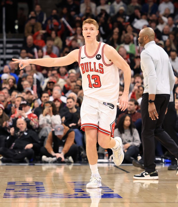 Bulls guard Kevin Huerter gestures after hitting a 3-pointer in the third quarter against the Magic at the United Center on Jan. 2, 2026, in Chicago. (John J. Kim/Chicago Tribune)