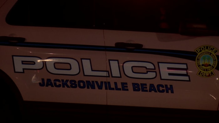 Witnesses, victim ‘uncooperative’ after man suffers close-range wound from shotgun in Jacksonville Beach: police