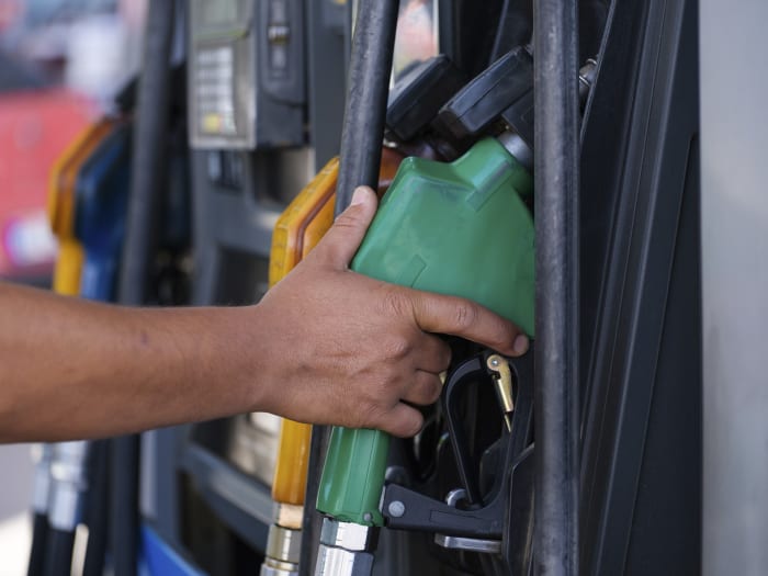 Florida gas prices drop 17 cents, marking lowest price since March 2021