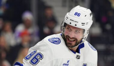 Tampa Bay stays red hot with a 7-2 thrashing of the Flyers